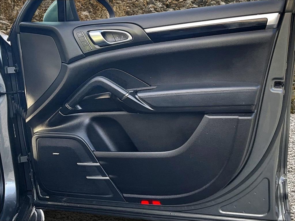 Used 2014 Porsche Cayenne Base image 21