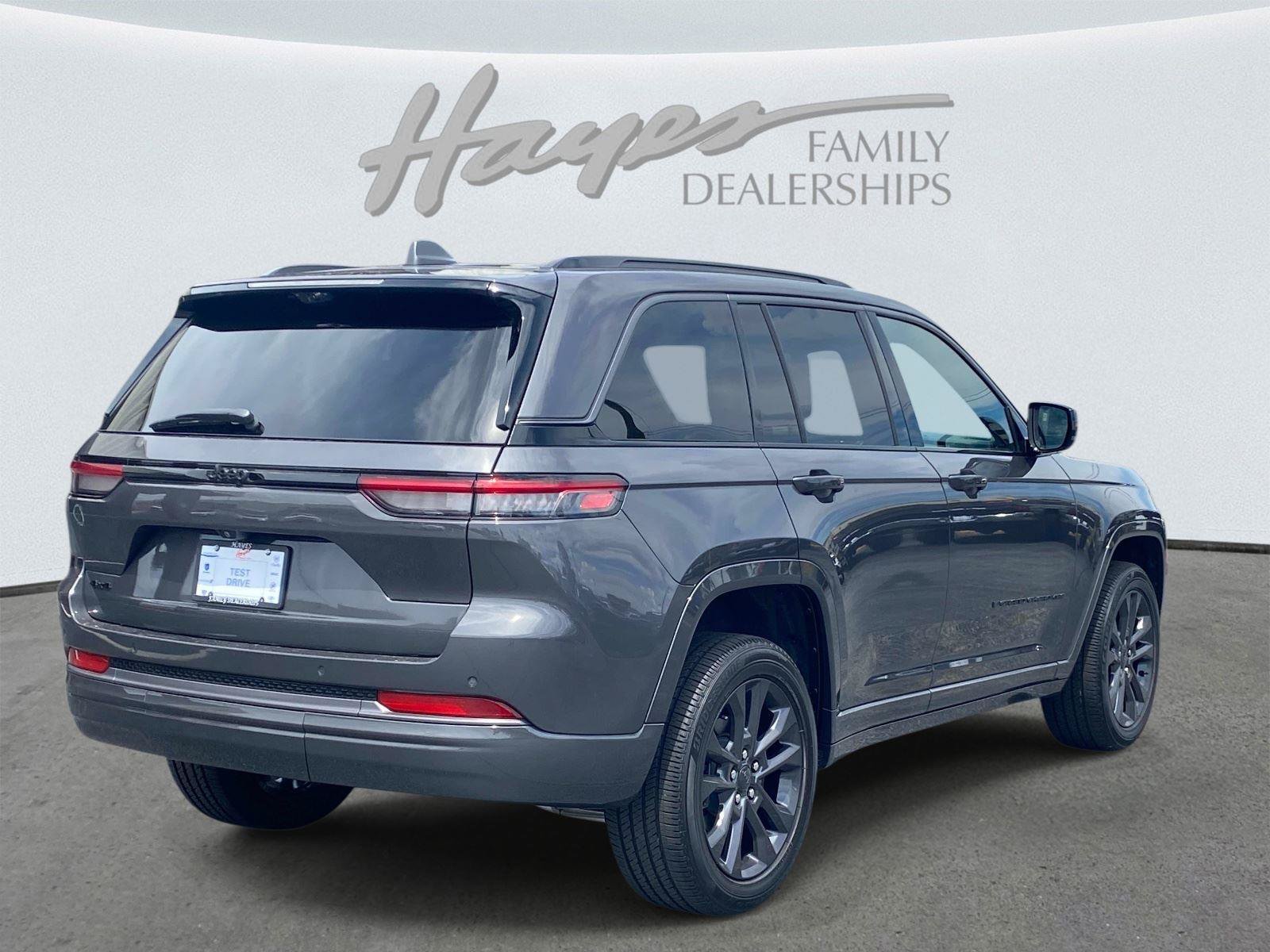 Used 2026 Jeep Grand Cherokee Limited AWD/4WD image 3