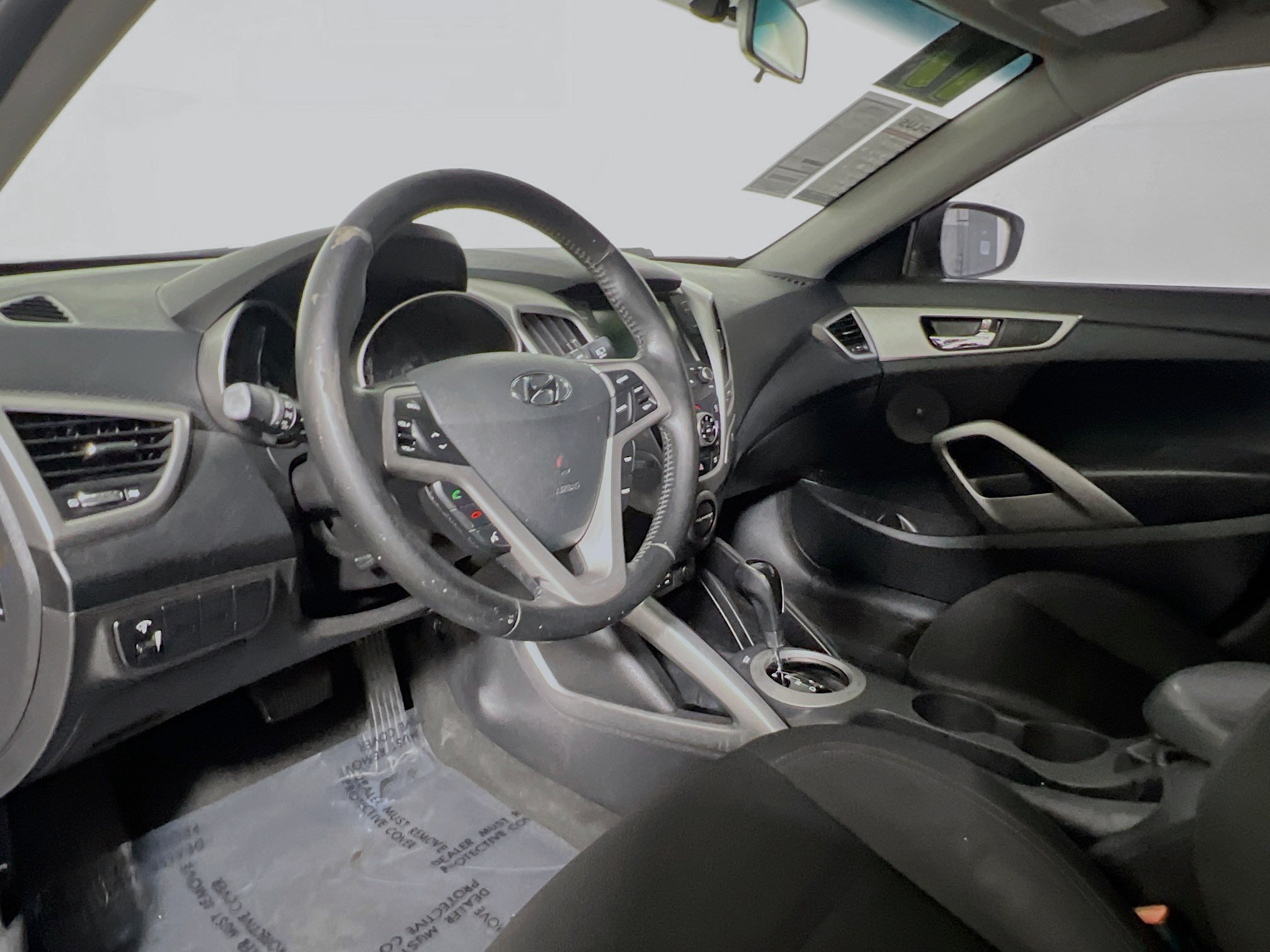 Used 2017 Hyundai Veloster FWD image 30