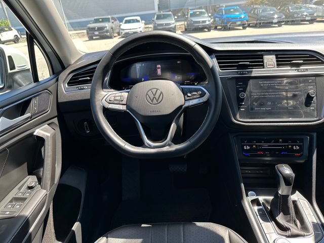 Certified 2023 Volkswagen Tiguan SE w/ Panoramic Sunroof Package AWD/4WD image 17