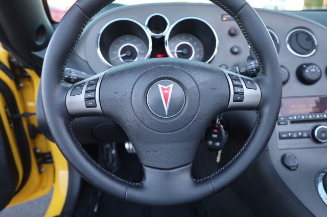 Used 2008 Pontiac Solstice GXP w/ Premium Package RWD image 27