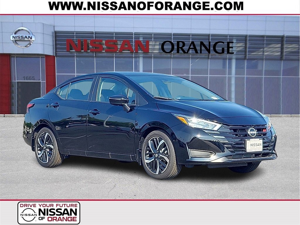 New 2025 Nissan Versa SR w/ Trunk Package