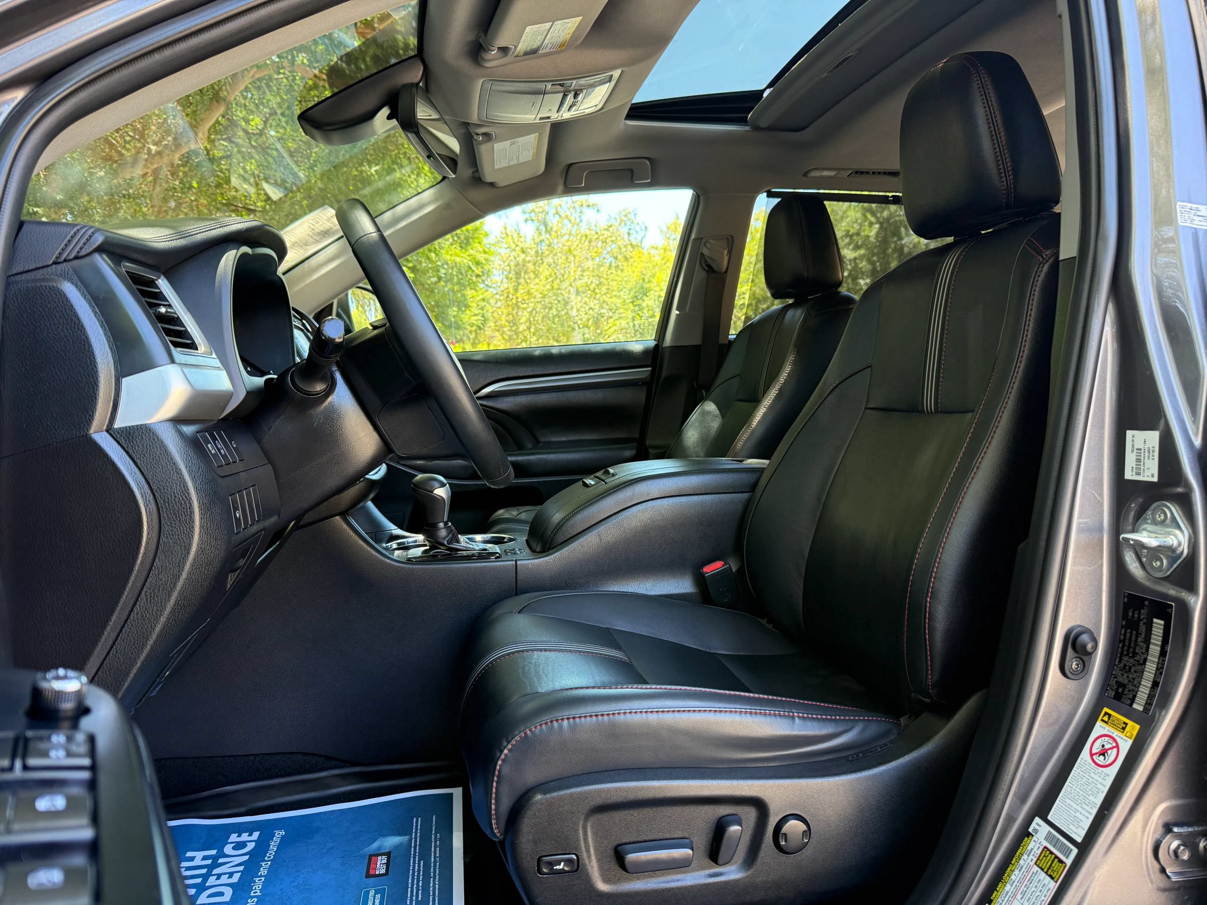 Used 2019 Toyota Highlander SE FWD image 12