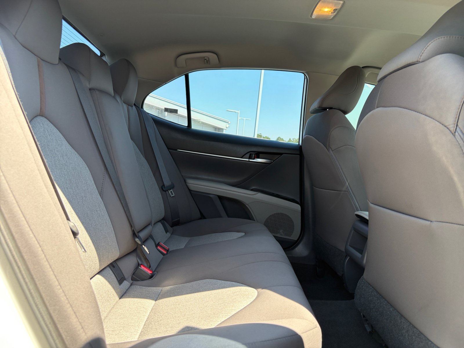 Used 2019 Toyota Camry LE FWD image 31