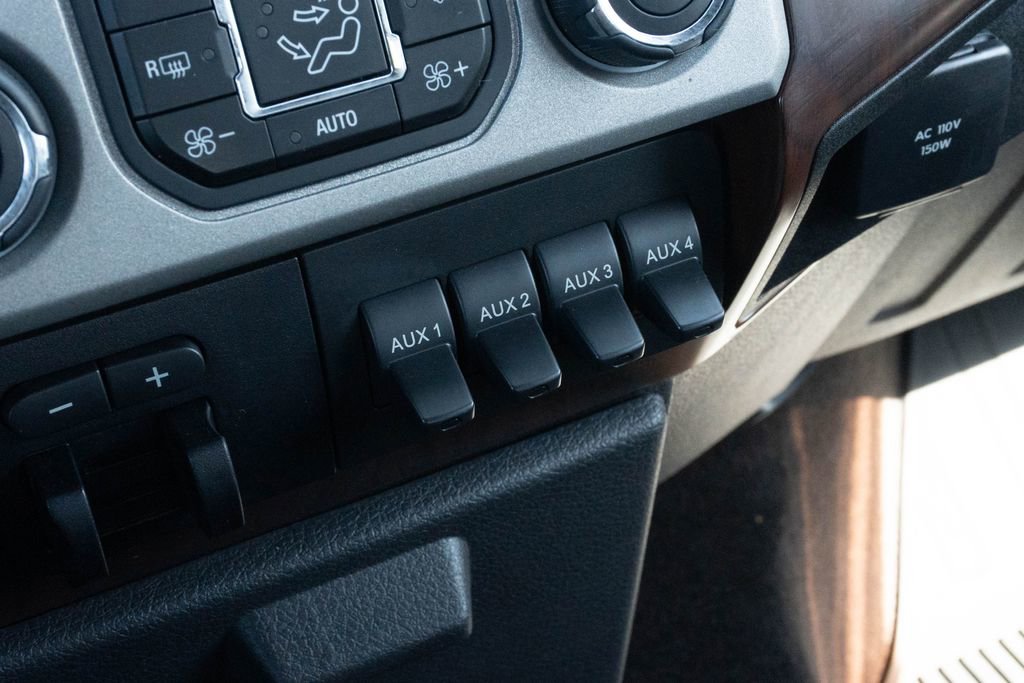 Used 2015 Ford F250 Lariat w/ Lariat Ultimate Package image 32