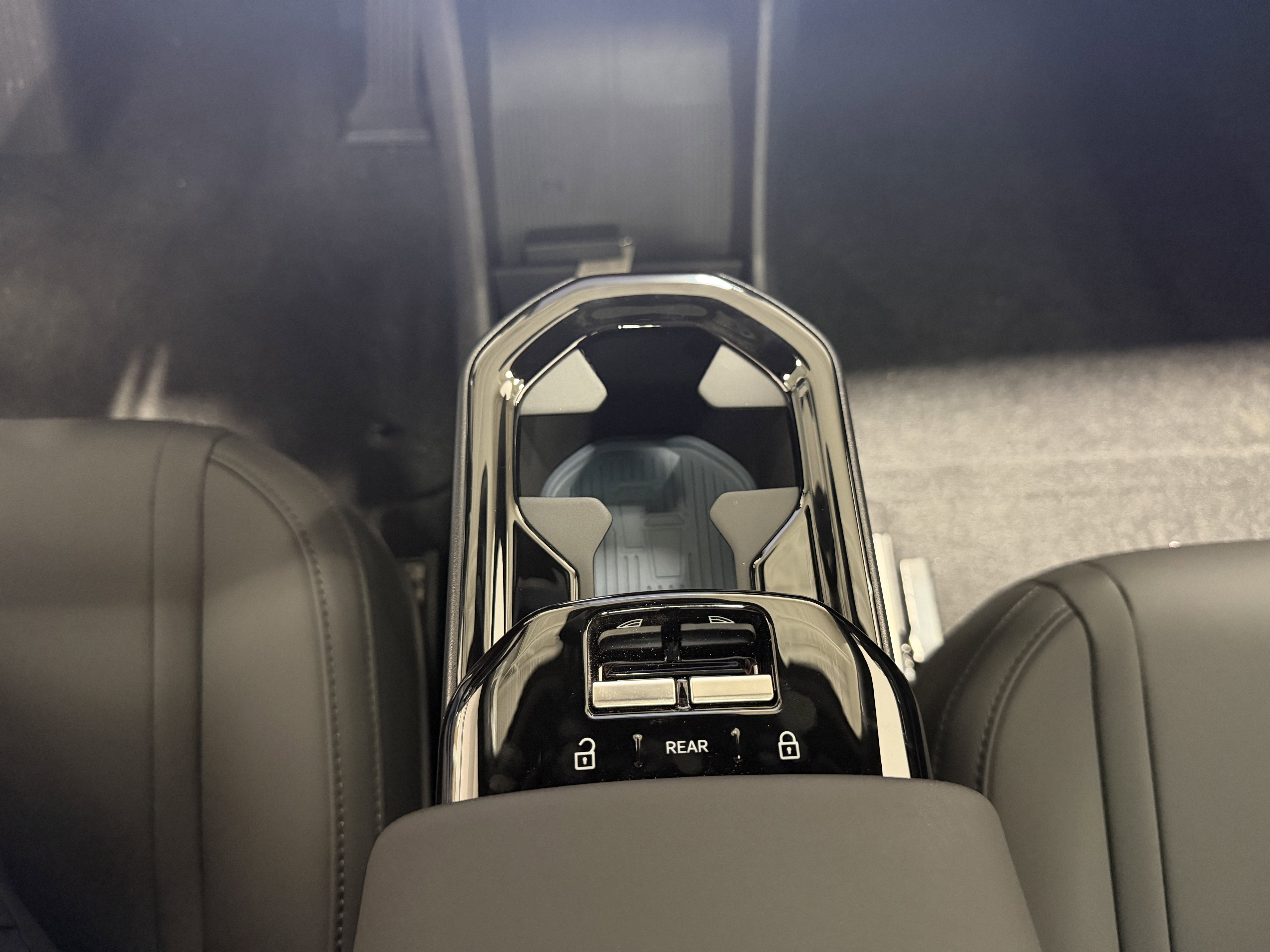 New 2026 Volvo EX30 Cross Country Ultra w/ Protection Package Premier image 15