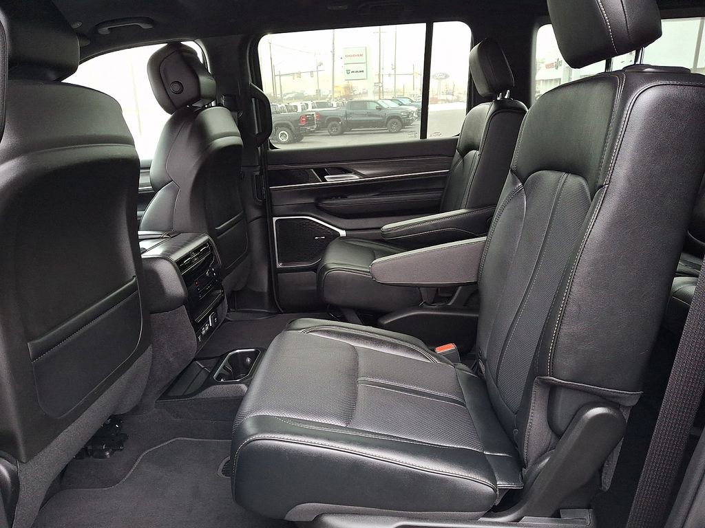 Used 2024 Jeep Wagoneer Series III image 13