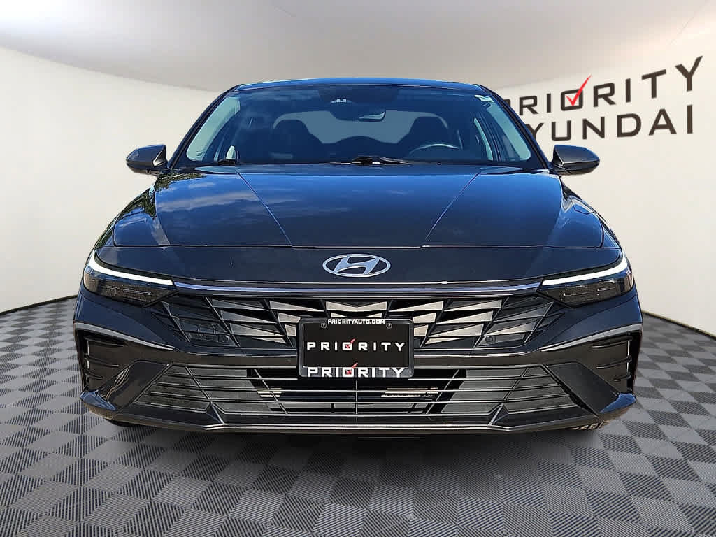 Used 2024 Hyundai Elantra SEL FWD image 2