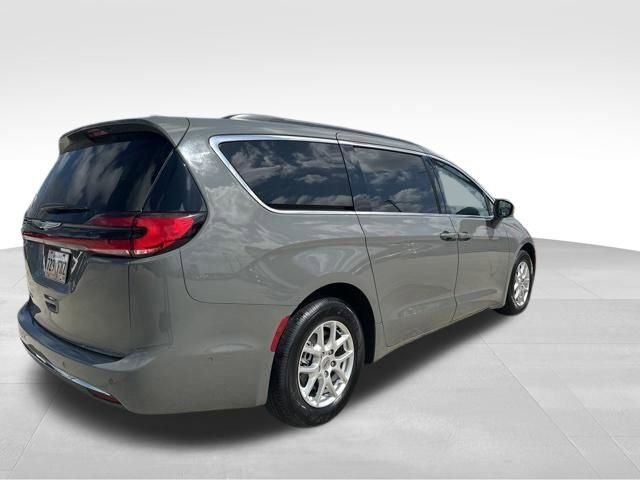 Used 2022 Chrysler Pacifica Touring-L w/ Uconnect Theater Family Group image 8