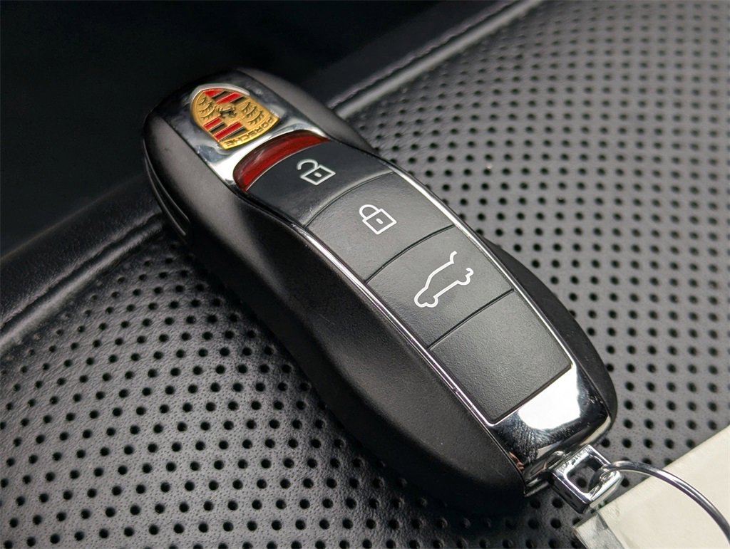 Used 2023 Porsche Macan Turbo image 23