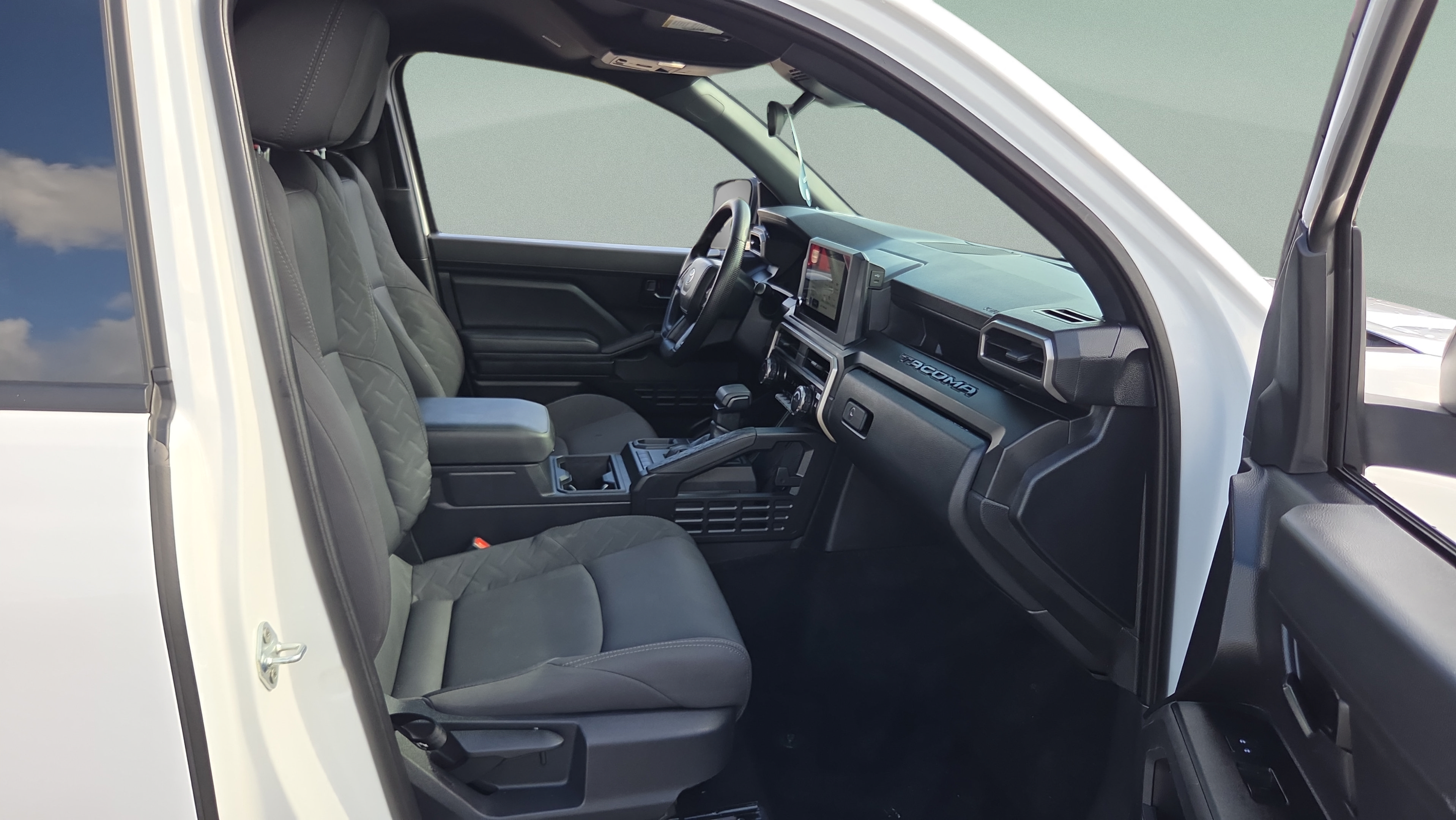 Used 2024 Toyota Tacoma SR RWD image 17