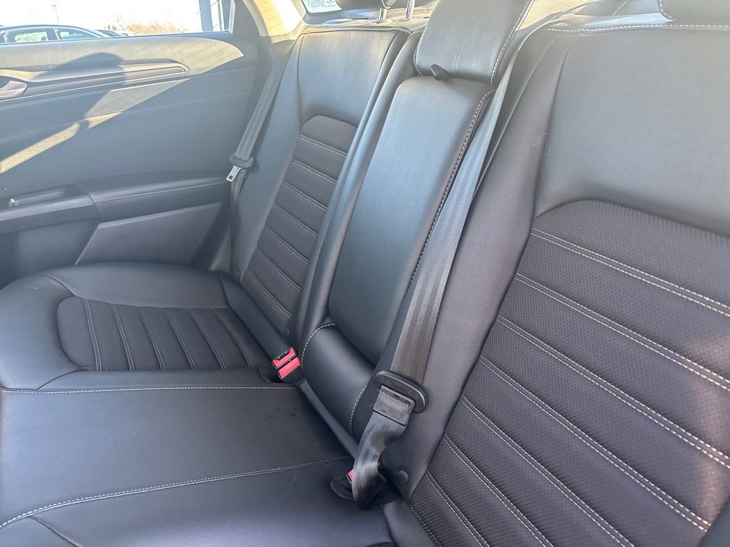 Used 2017 Ford Fusion SE w/ Equipment Group 201A image 31
