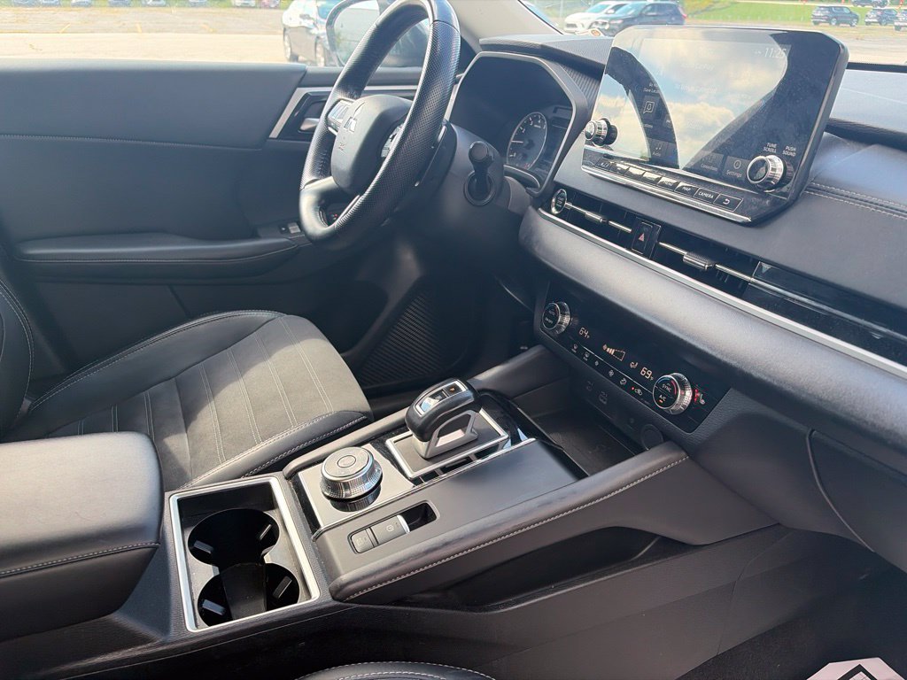 Used 2024 Mitsubishi Outlander SE FWD image 13