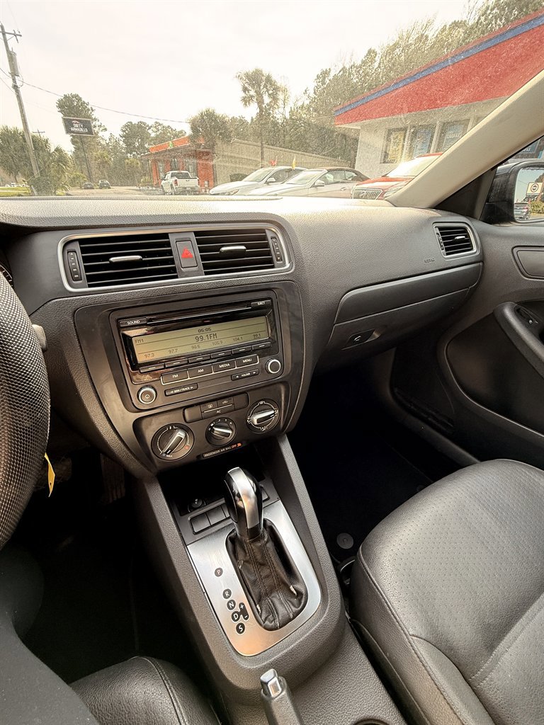 Used 2011 Volkswagen Jetta SE image 8