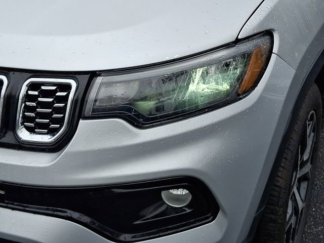 Used 2024 Jeep Compass Limited image 9