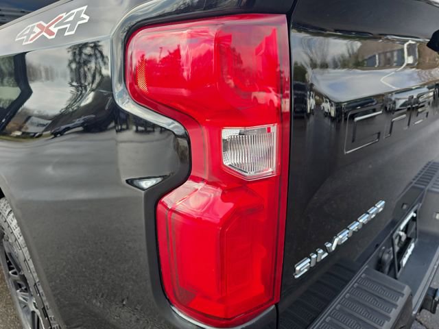 Used 2024 Chevrolet Silverado 1500 RST image 38