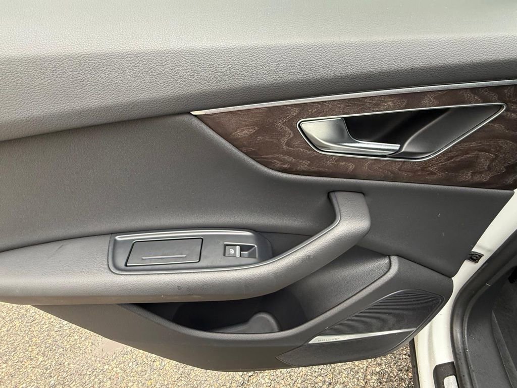 Used 2022 Audi Q8 Premium Plus w/ Premium Plus Package image 16