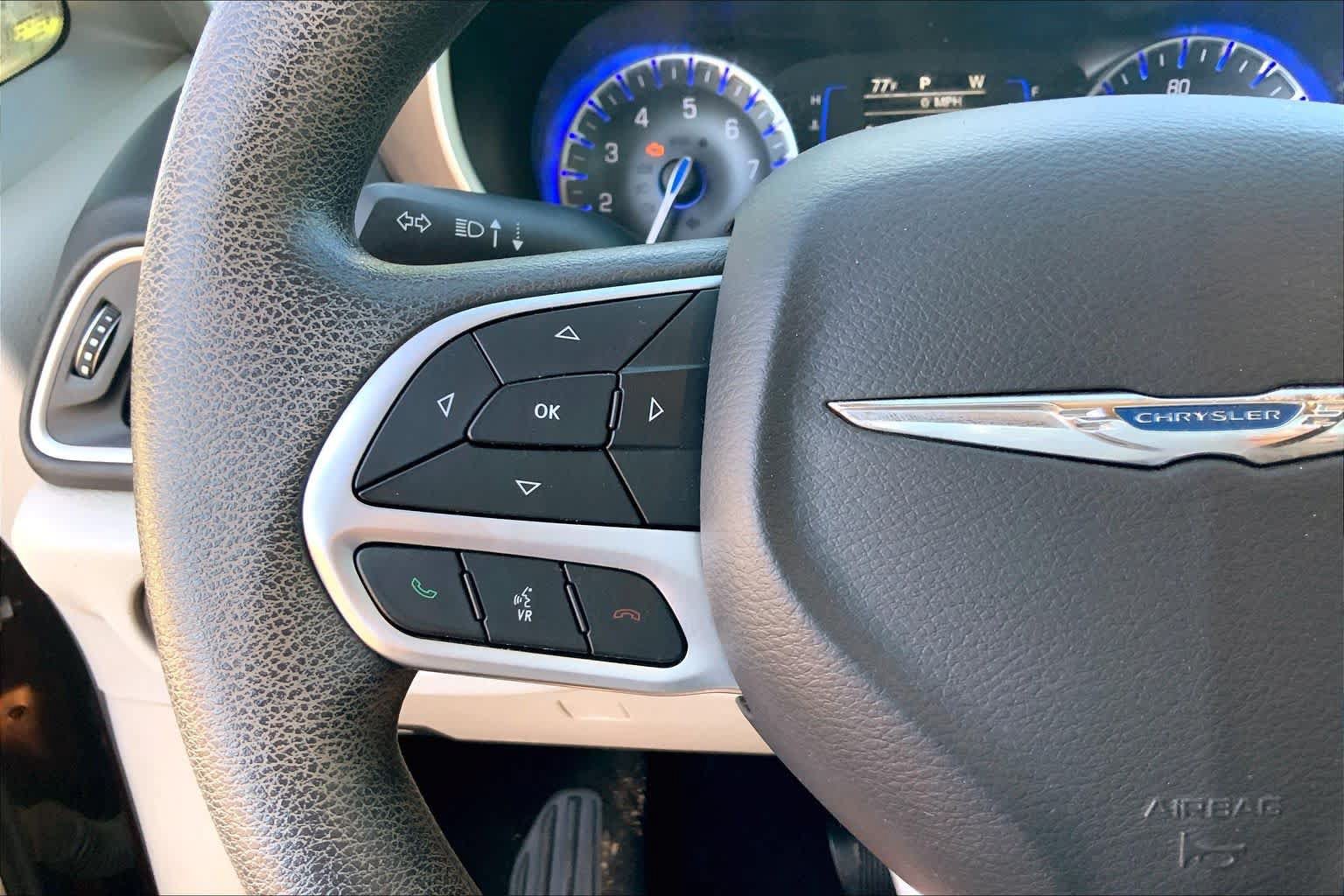 Used 2018 Chrysler Pacifica Touring Plus FWD image 24