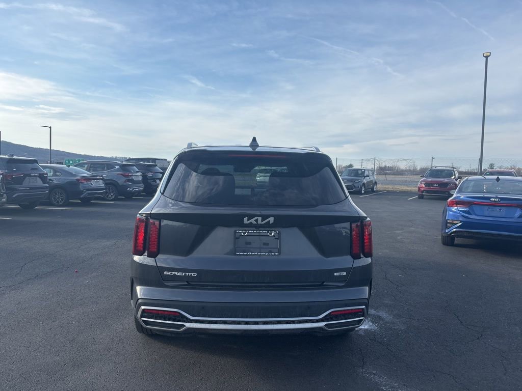 Certified 2023 Kia Sorento EX image 4