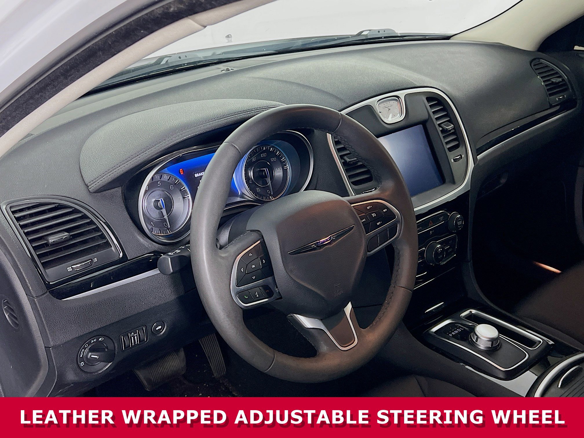 Used 2023 Chrysler 300 Touring w/ Sport Appearance Package image 7