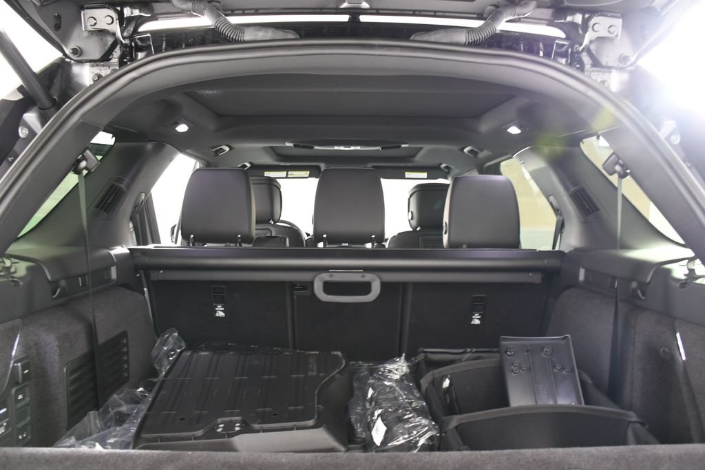 Certified 2026 Land Rover Discovery Dynamic SE AWD/4WD image 24