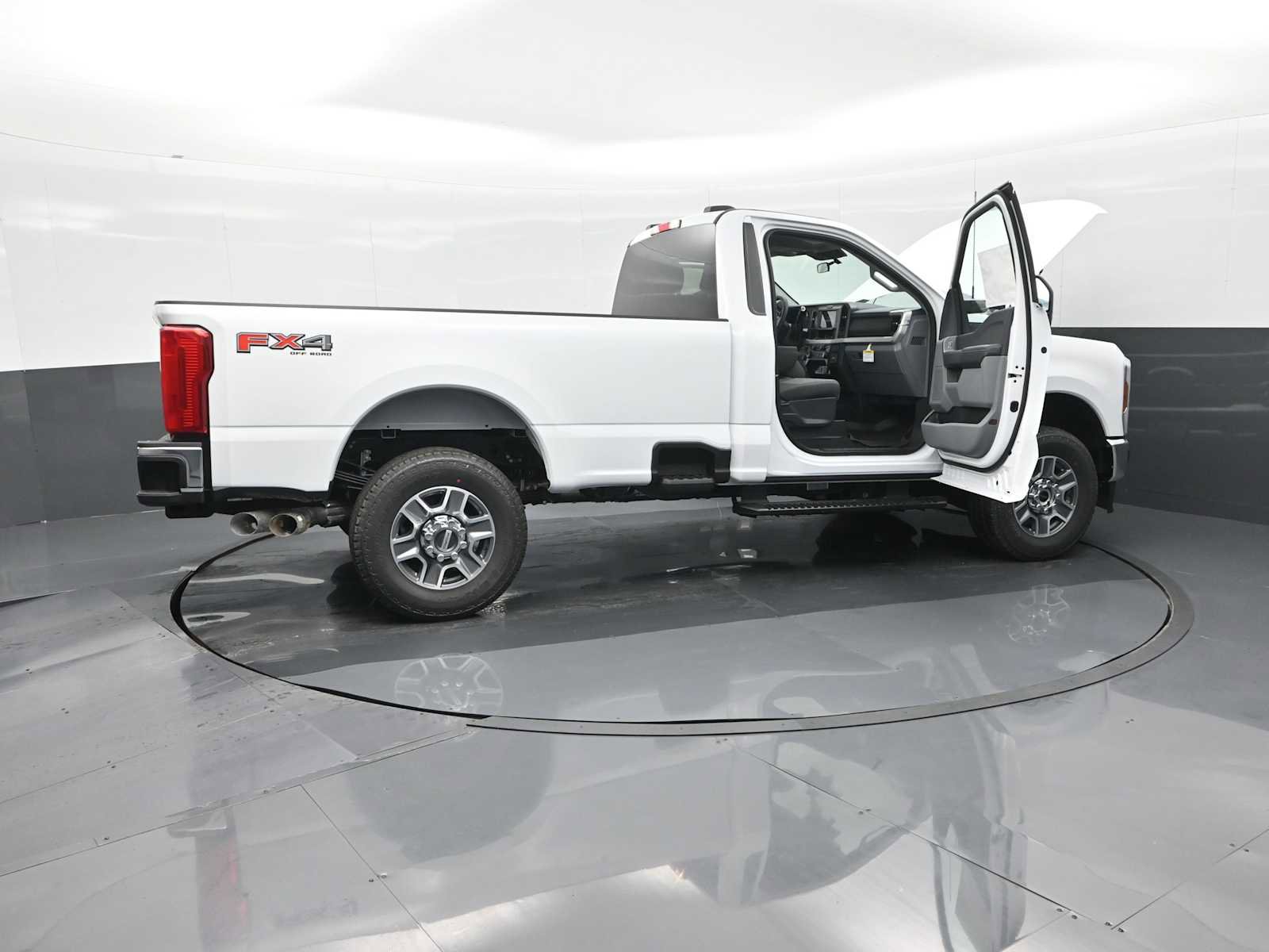New 2025 Ford F250 XLT image 27