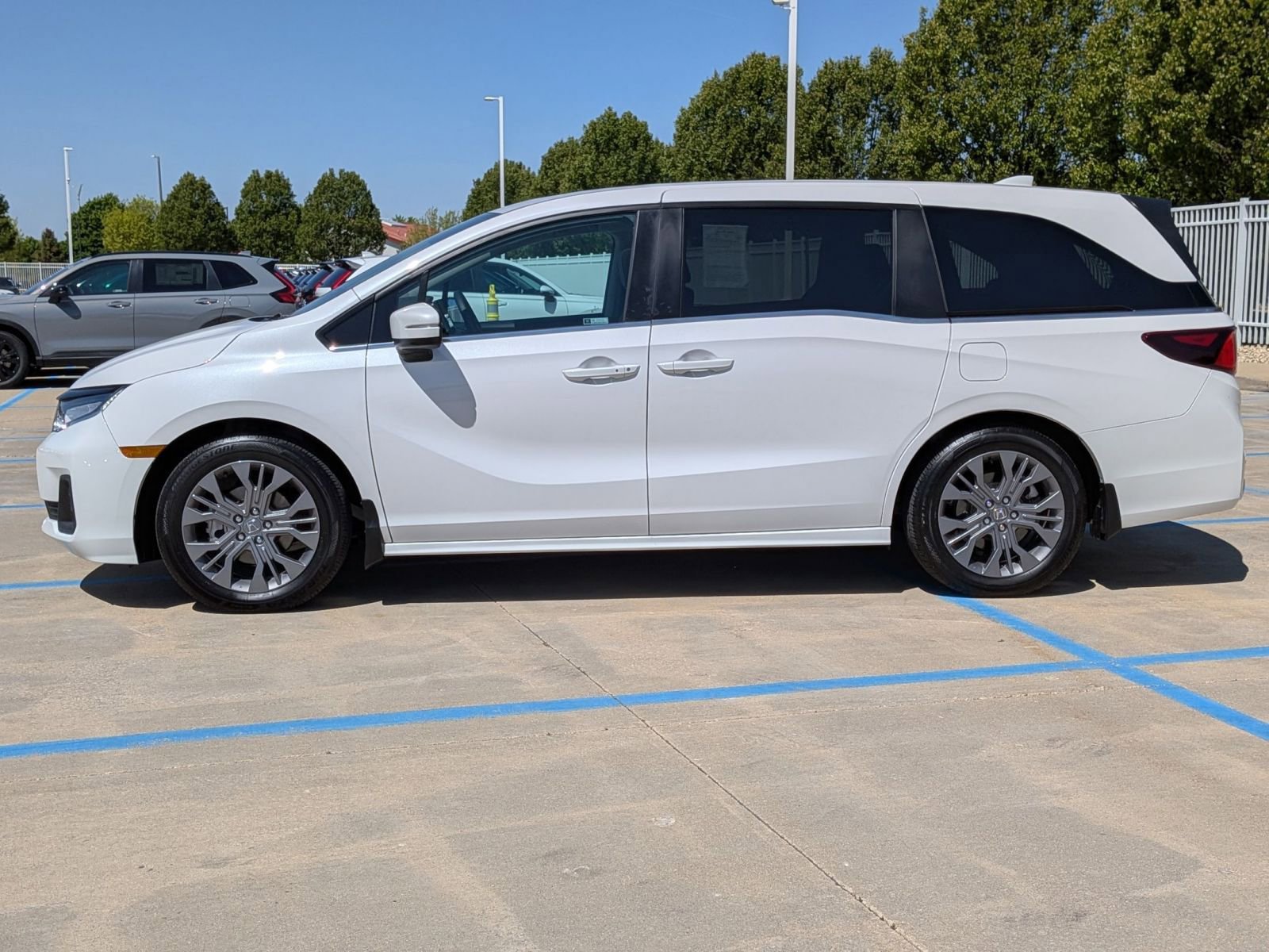 Certified 2025 Honda Odyssey Touring image 9