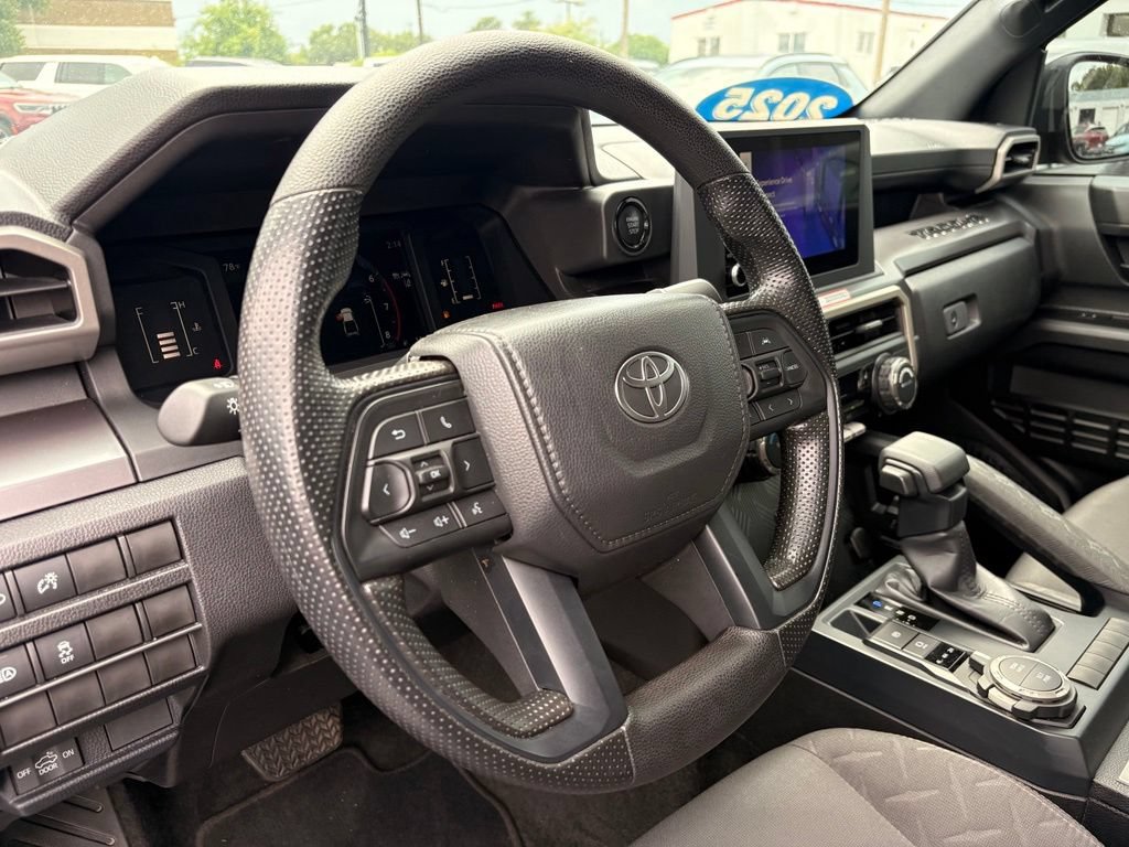 Used 2025 Toyota Tacoma SR5 AWD/4WD image 10