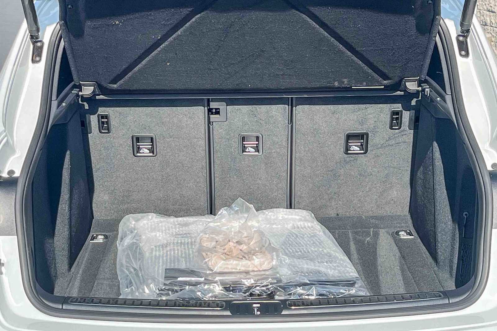 Used 2024 Porsche Macan image 25