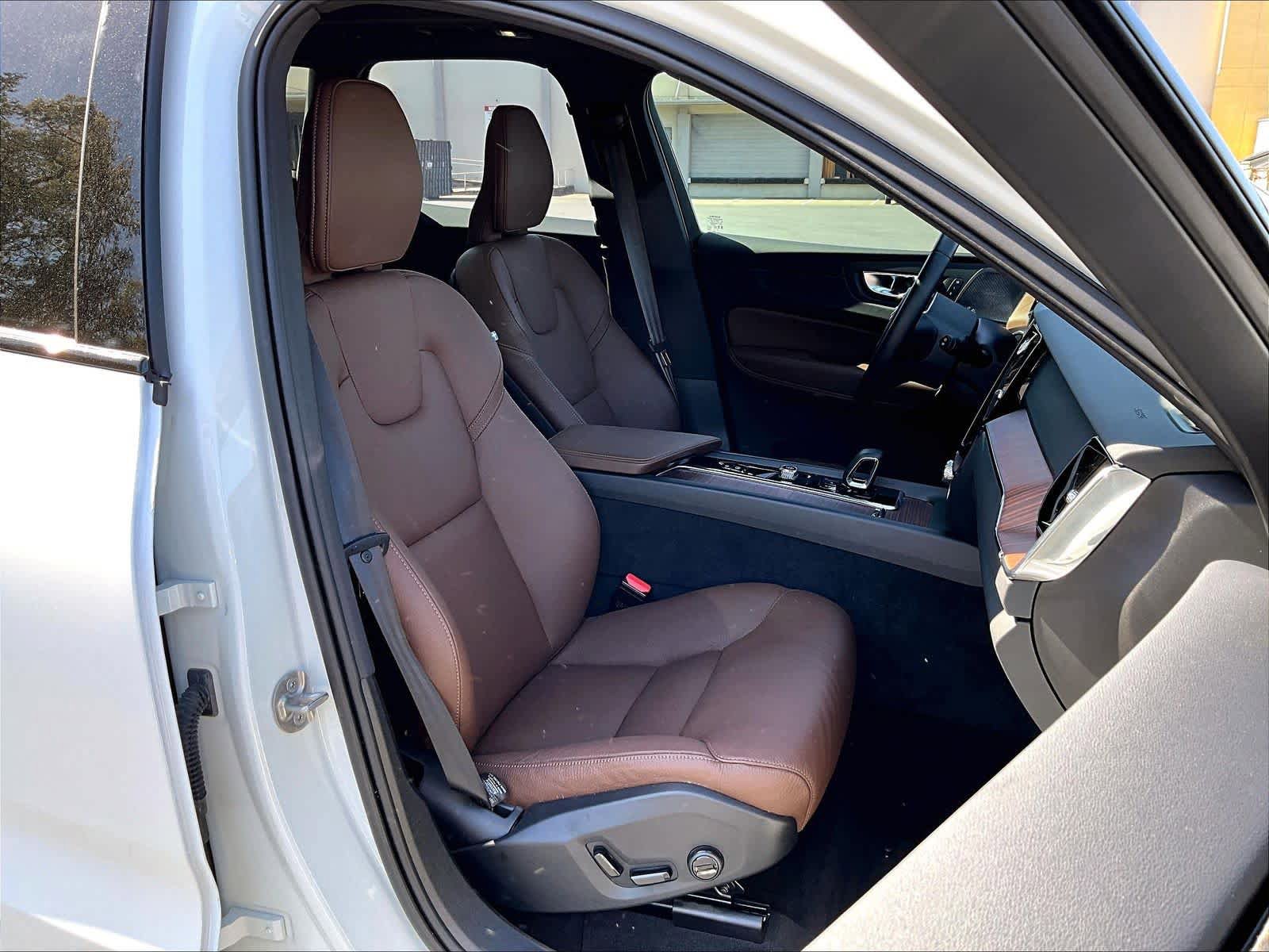 Used 2025 Volvo XC60 T8 Plus w/ Protection Package Premier image 8