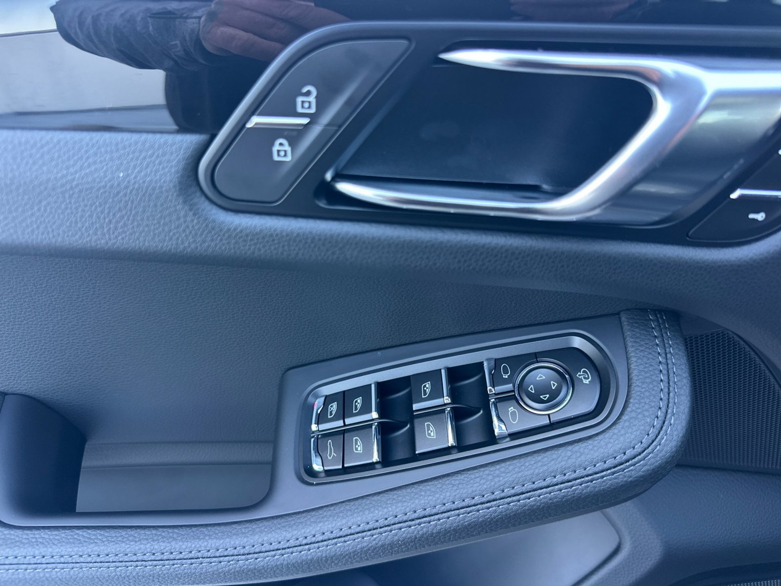 New 2026 Porsche Macan AWD/4WD image 13