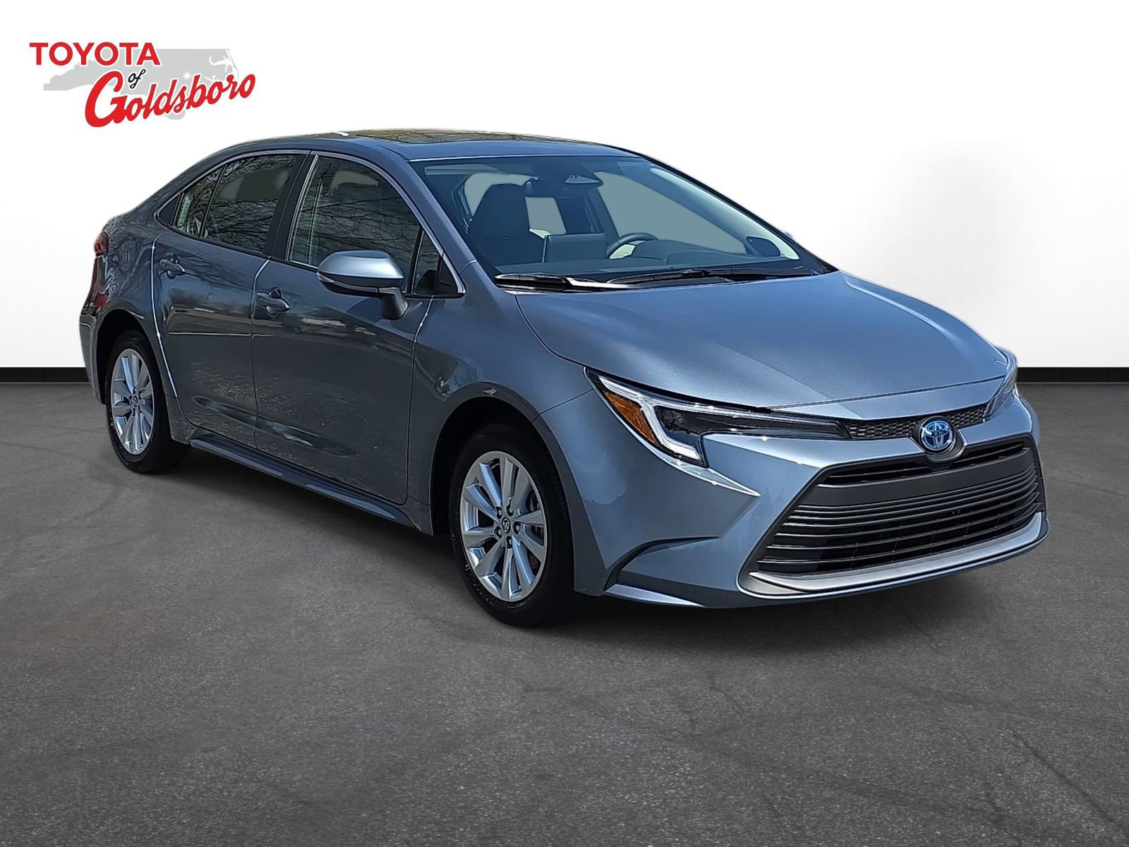 Used 2025 Toyota Corolla XLE image 3