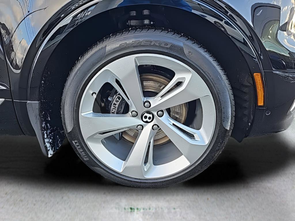 Used 2022 Bentley Bentayga image 16