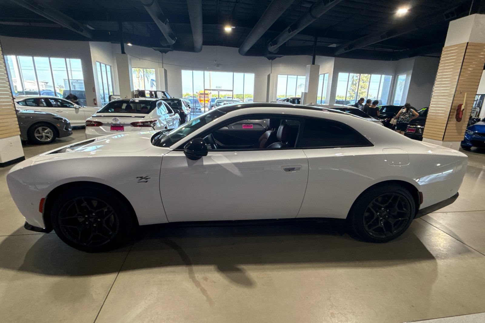 Used 2024 Dodge Charger Daytona R/T w/ Plus Group AWD/4WD image 8