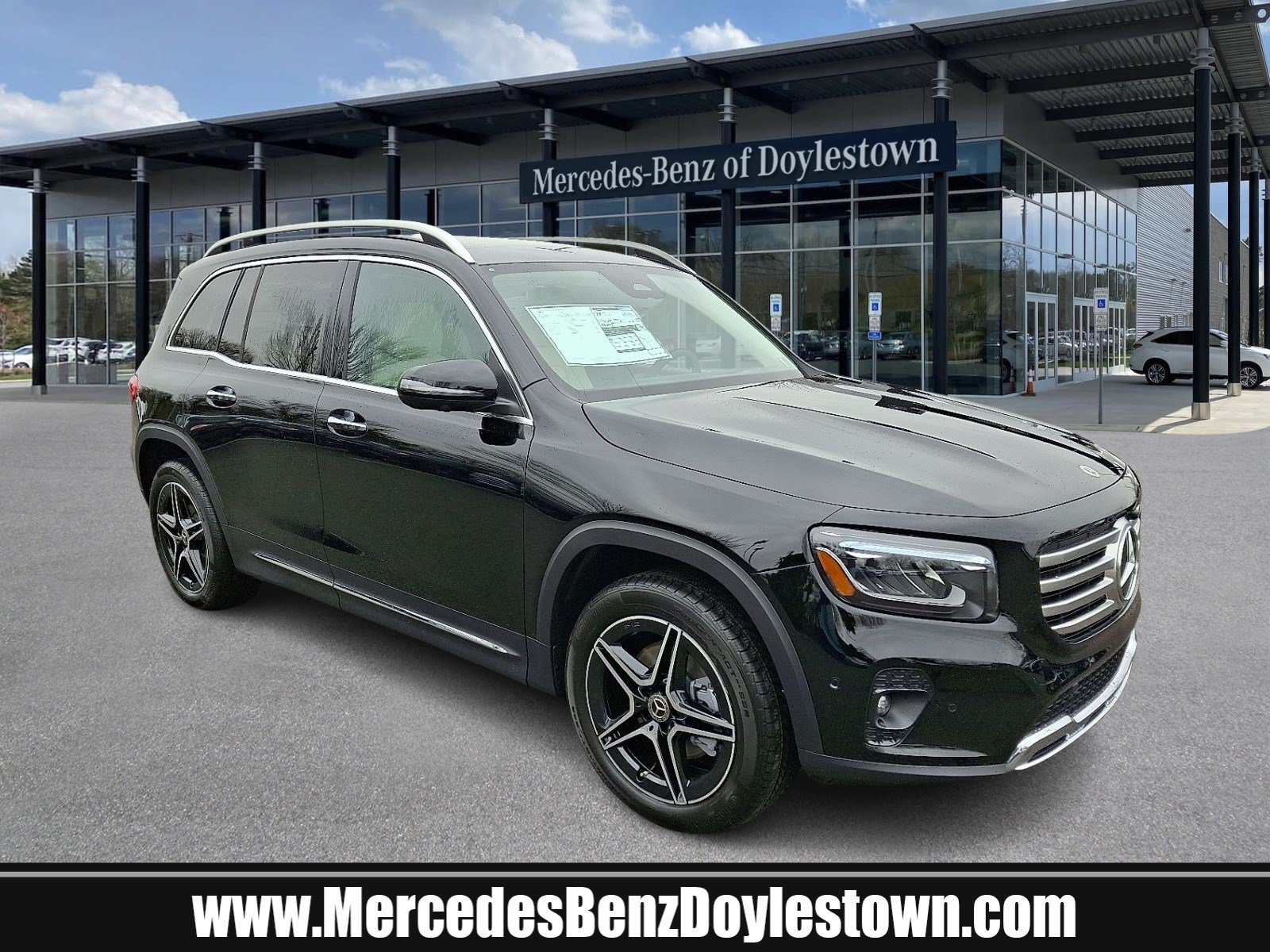 New 2026 Mercedes-Benz GLB 250 4MATIC image 1