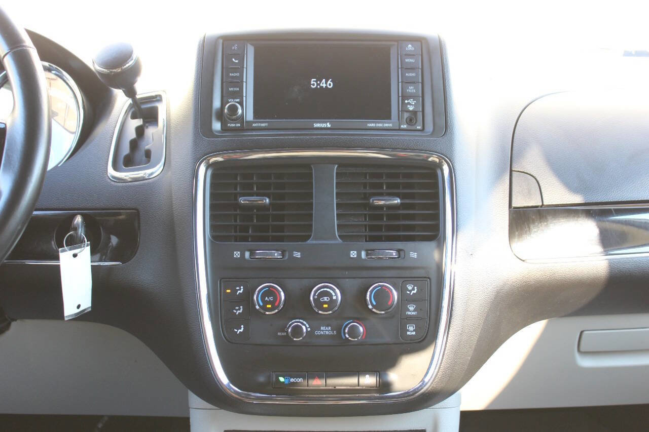 Used 2018 Dodge Grand Caravan SXT image 27