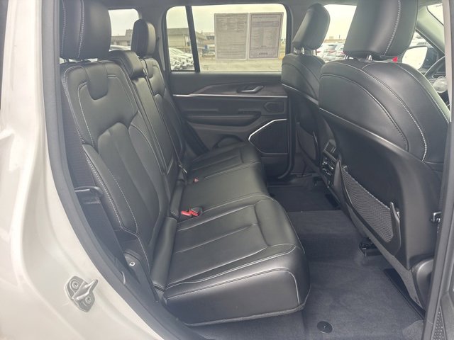 Used 2023 Jeep Grand Cherokee Limited w/ Black Appearance Package image 21