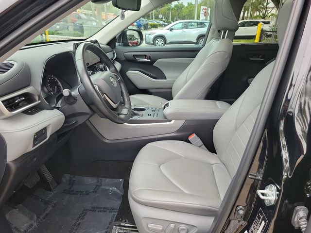 Used 2024 Toyota Highlander XLE image 11