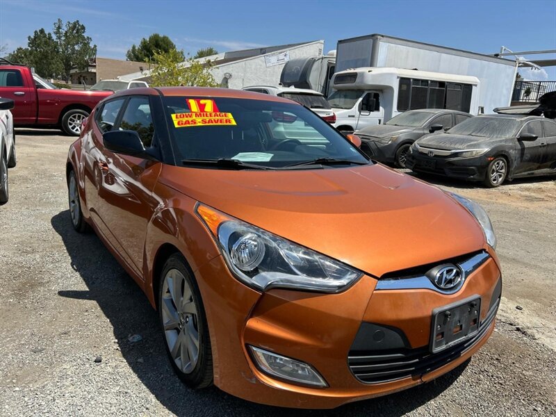 Used 2017 Hyundai Veloster FWD image 13