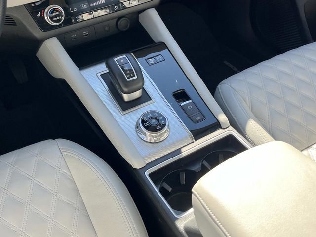 Used 2024 Mitsubishi Outlander SEL AWD/4WD image 17