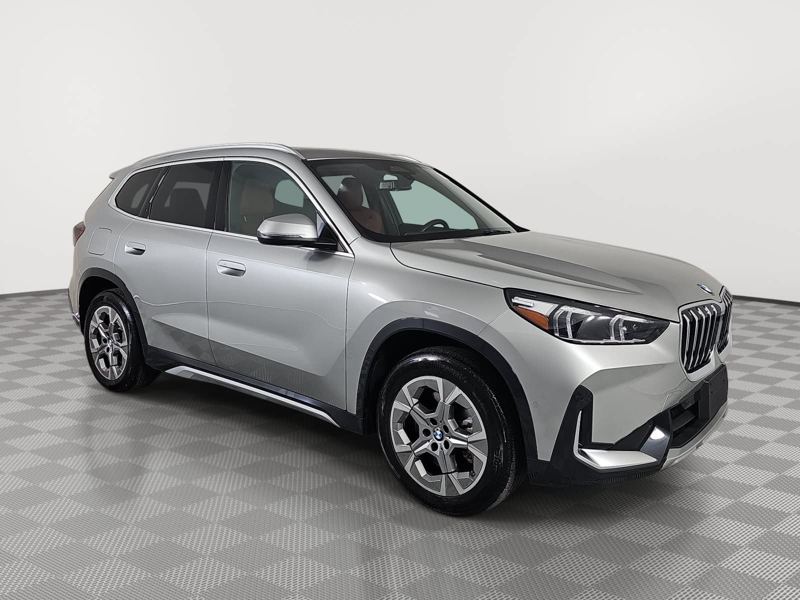 Used 2026 BMW X1 xDrive28i AWD/4WD image 2