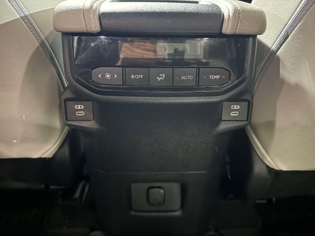 Used 2024 Toyota Grand Highlander AWD image 17