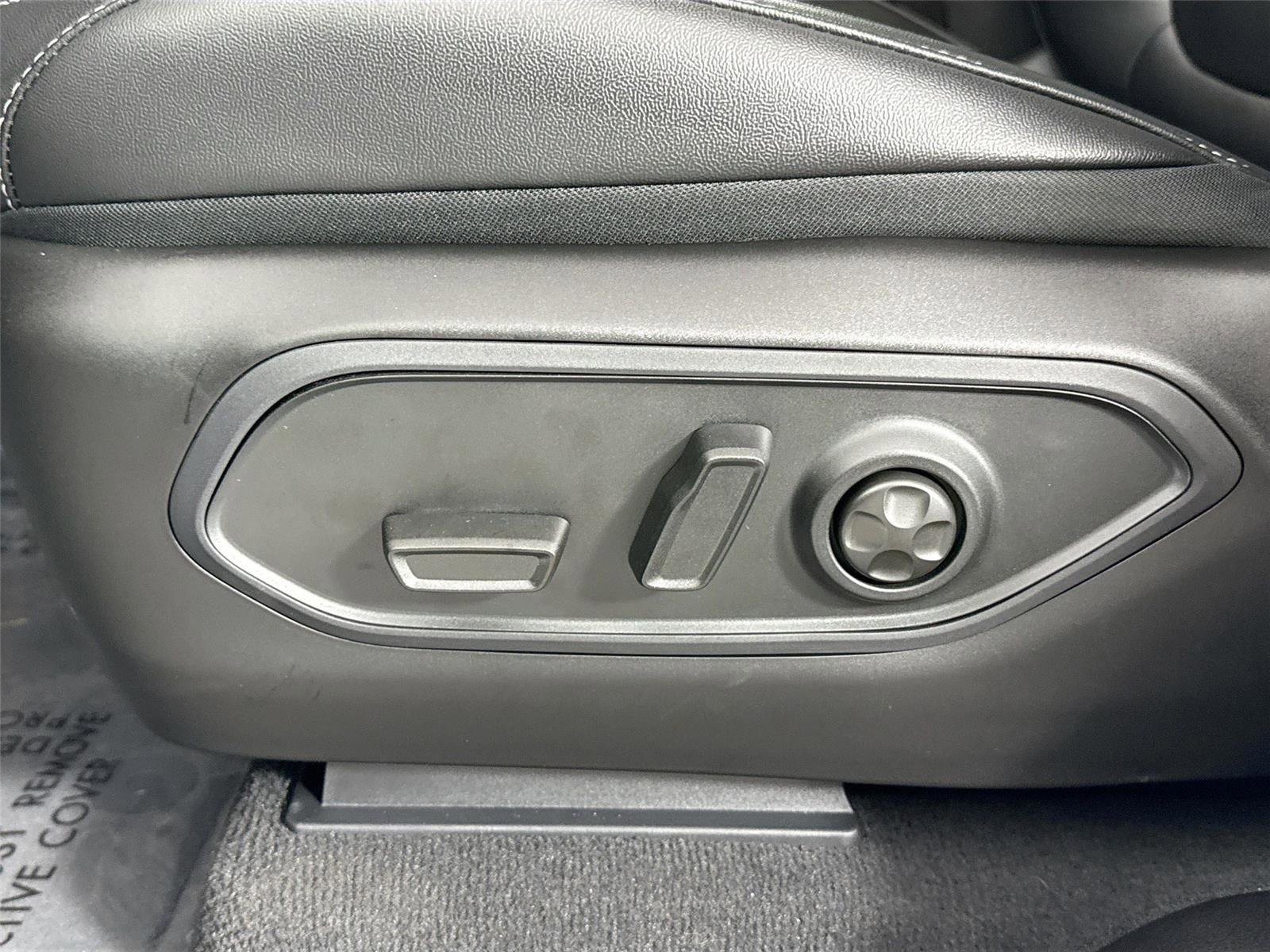 Used 2025 Jeep Grand Cherokee Limited image 30