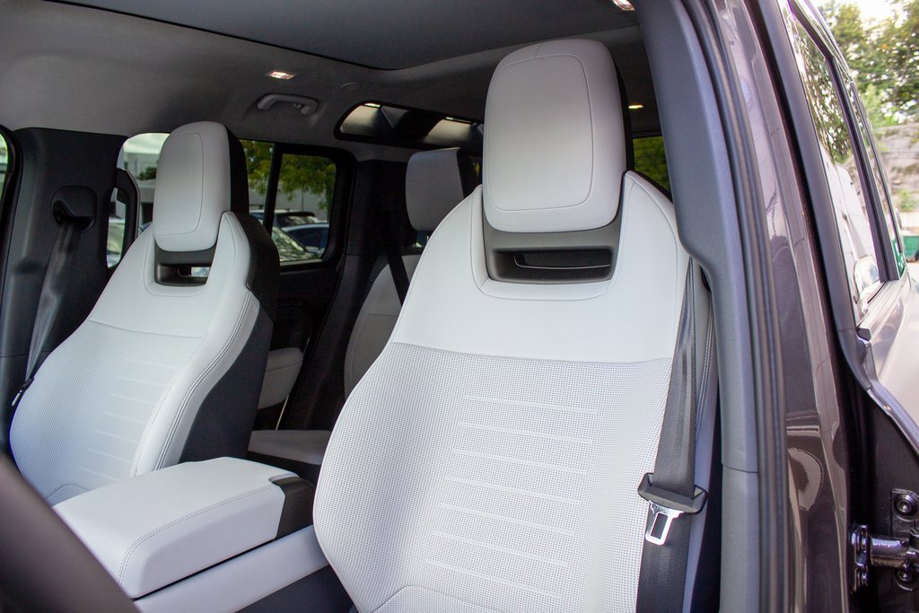 Used 2025 Land Rover Defender 110 image 12