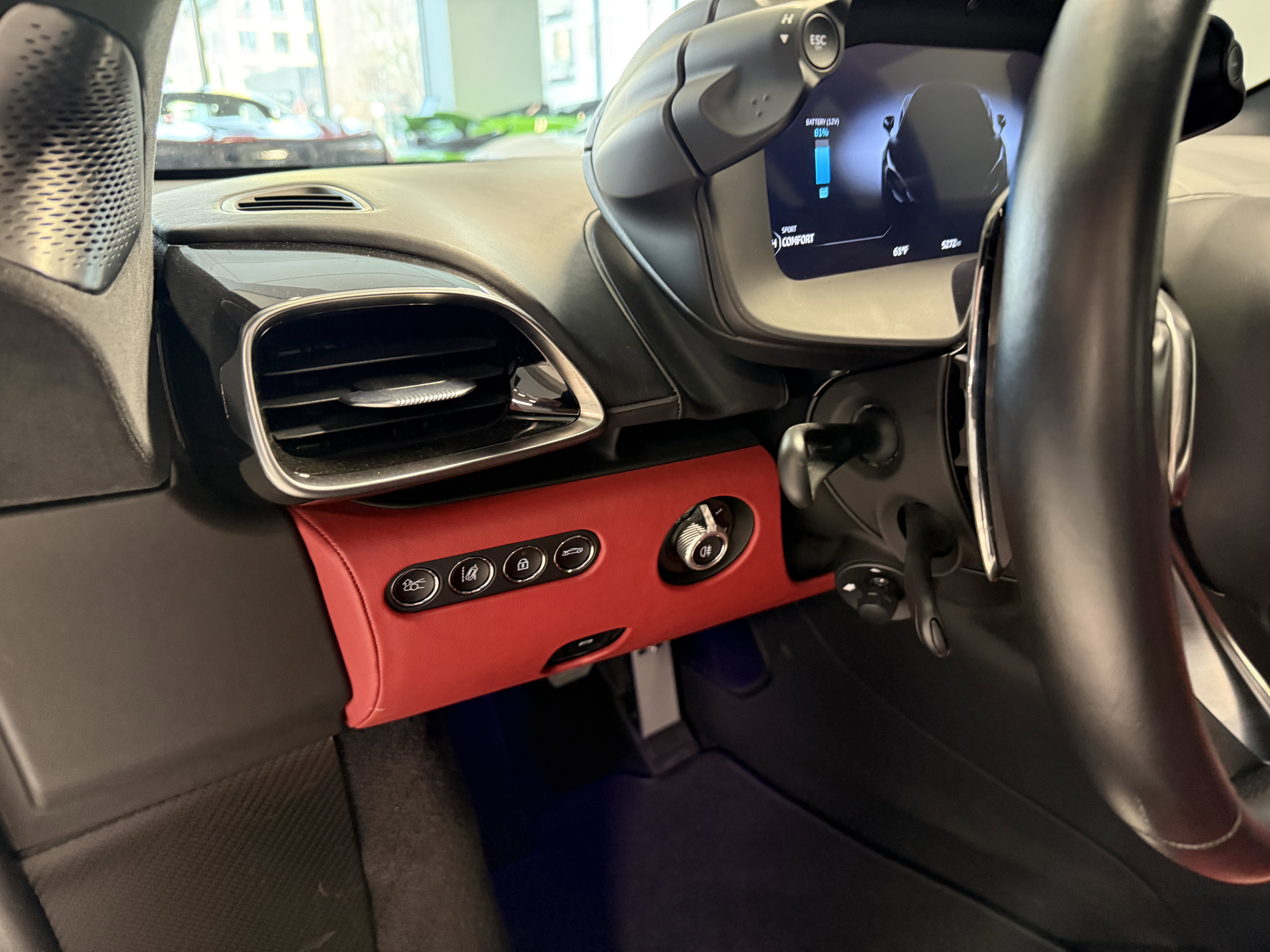 Used 2023 McLaren Artura RWD image 16