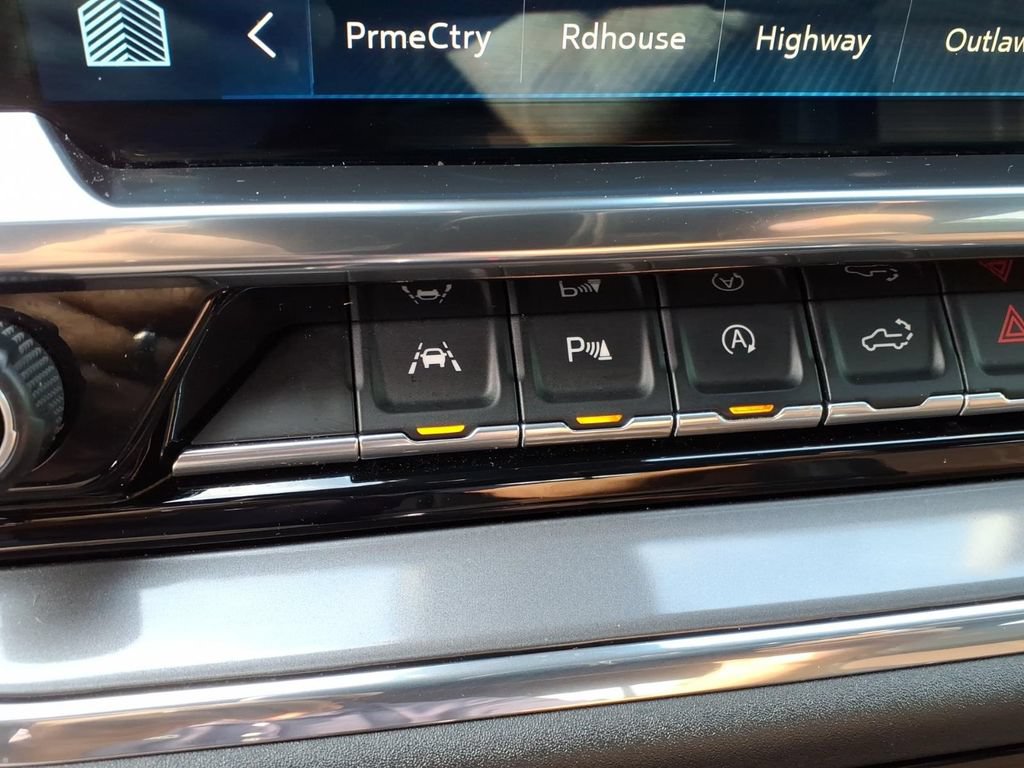 Used 2023 Chevrolet Silverado 1500 High Country w/ High Country Premium Package AWD/4WD image 27