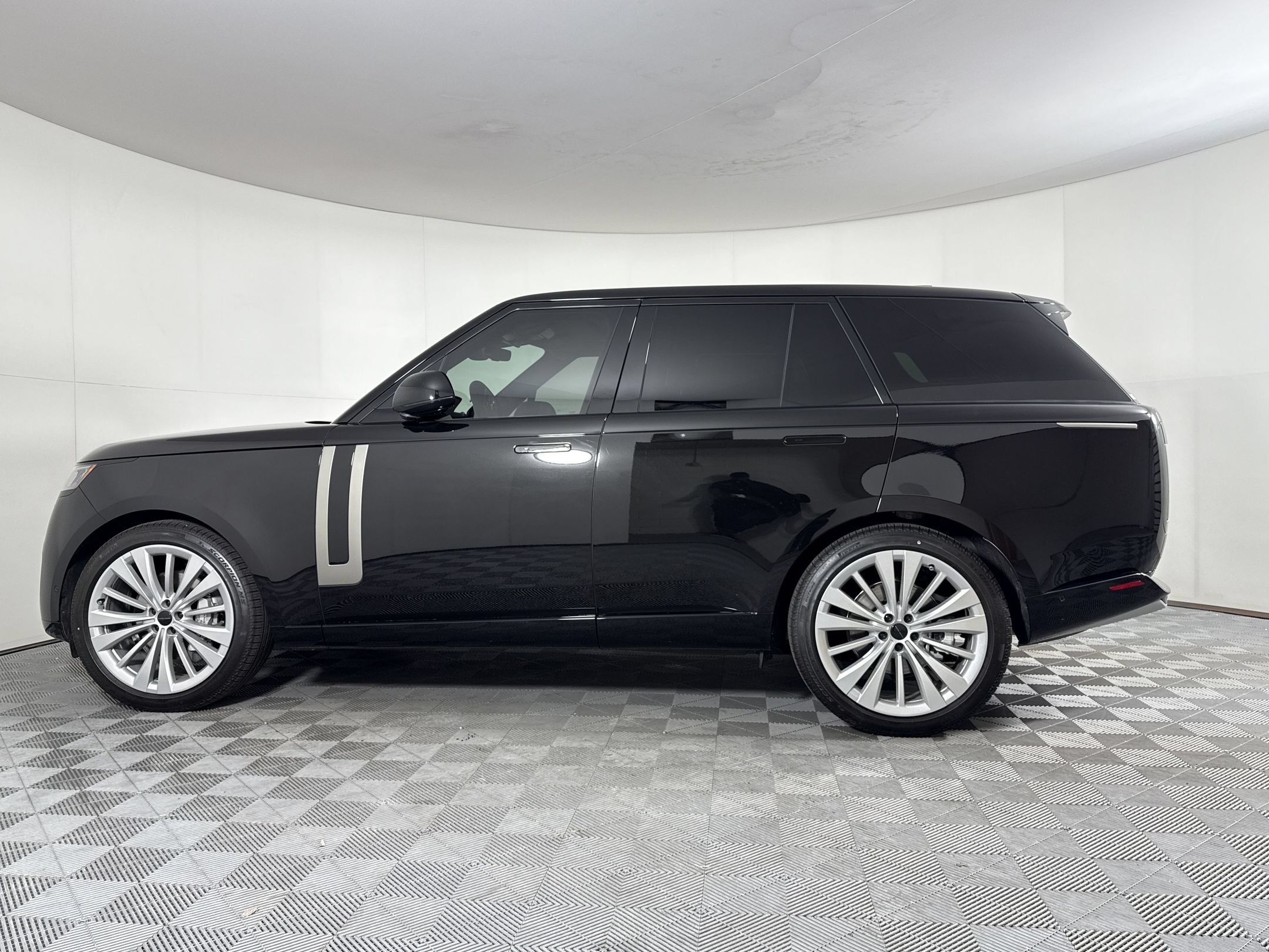 New 2026 Land Rover Range Rover SE AWD/4WD image 2