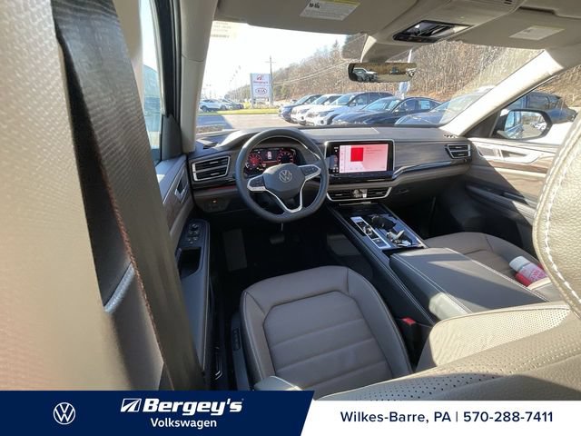 Used 2024 Volkswagen Atlas SEL AWD/4WD image 2