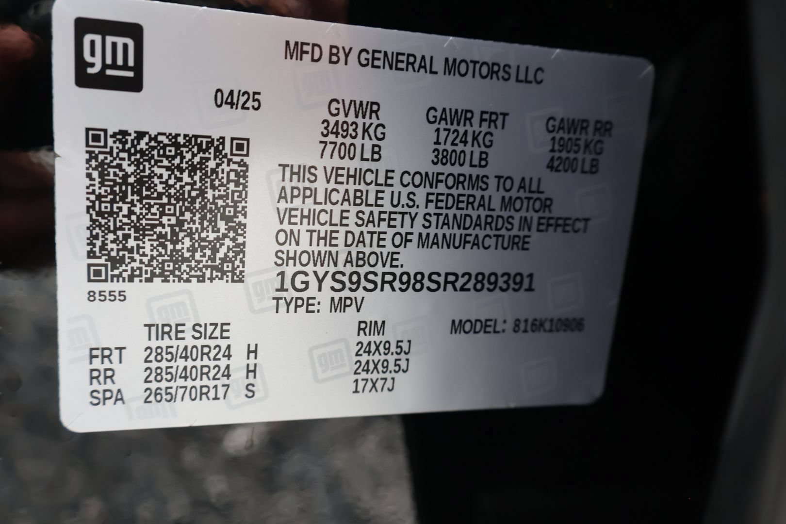Certified 2025 Cadillac Escalade ESV V AWD/4WD image 30