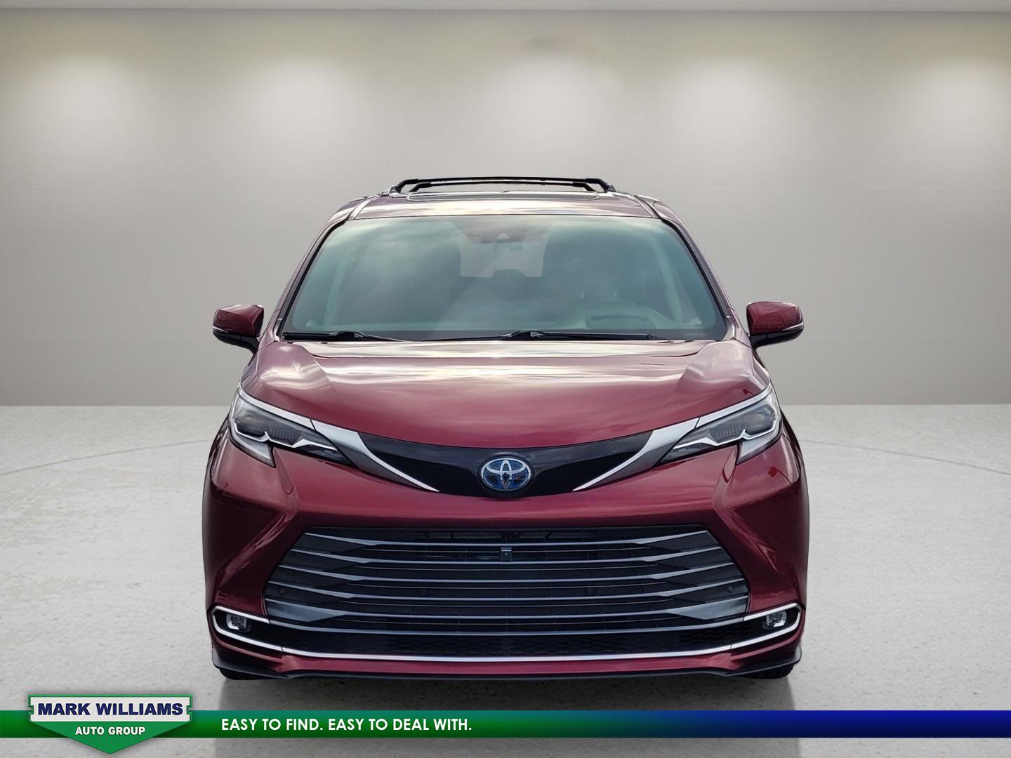 Used 2021 Toyota Sienna Platinum image 2